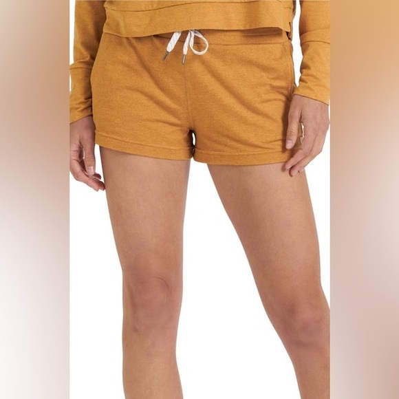 Vuori Women’s Halo Short Size Small - Picture 2 of 3